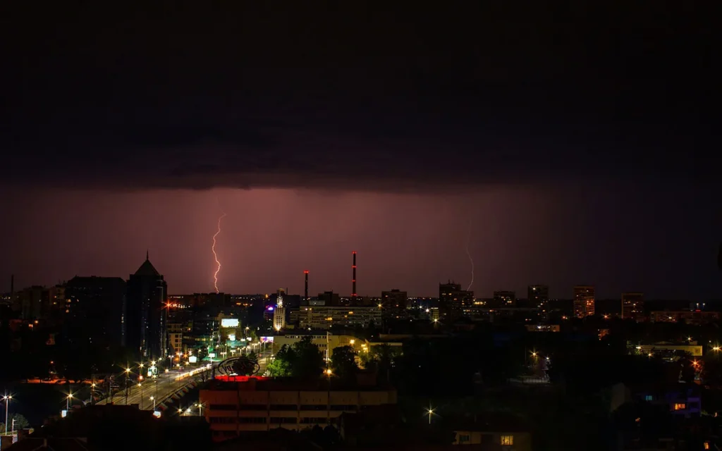 Alerty meteorologiczne - gdzie sprawdzać komunikaty przed świętami?