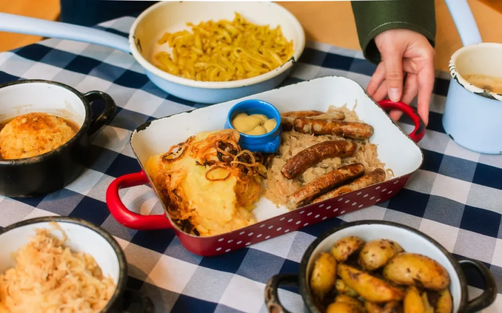 Biała kiełbasa i pieczone mięsa - ile przygotować?