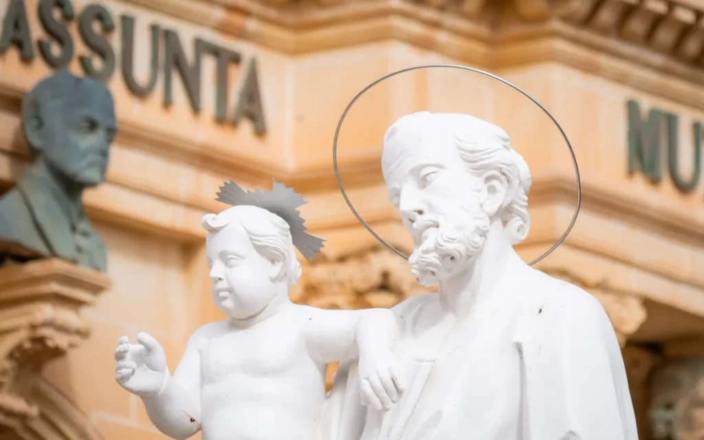 Tekst litanii do św. Ojca Pio - jak modlić się bez przypisywania prywatnej modlitwie rangi liturgii?