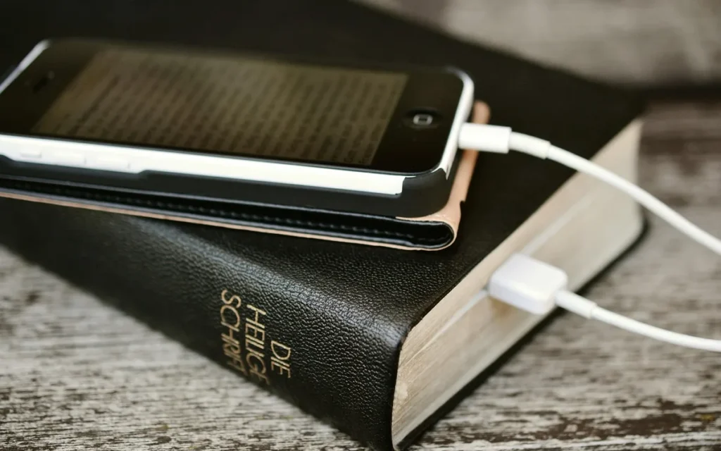 Biblia Tysiąclecia online - co trzeba wiedzieć?