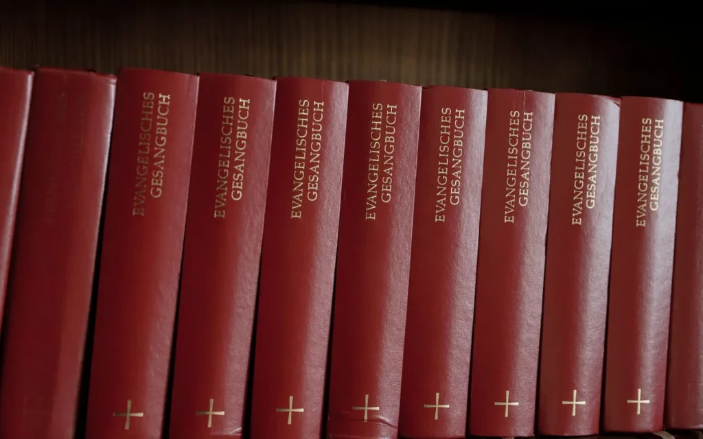 Co to są księgi deuterokanoniczne i dlaczego są ważne?