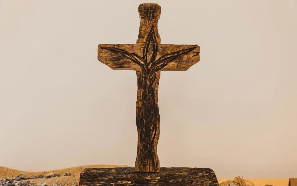 Krzyż w liturgii - jak parafia oddaje mu cześć?