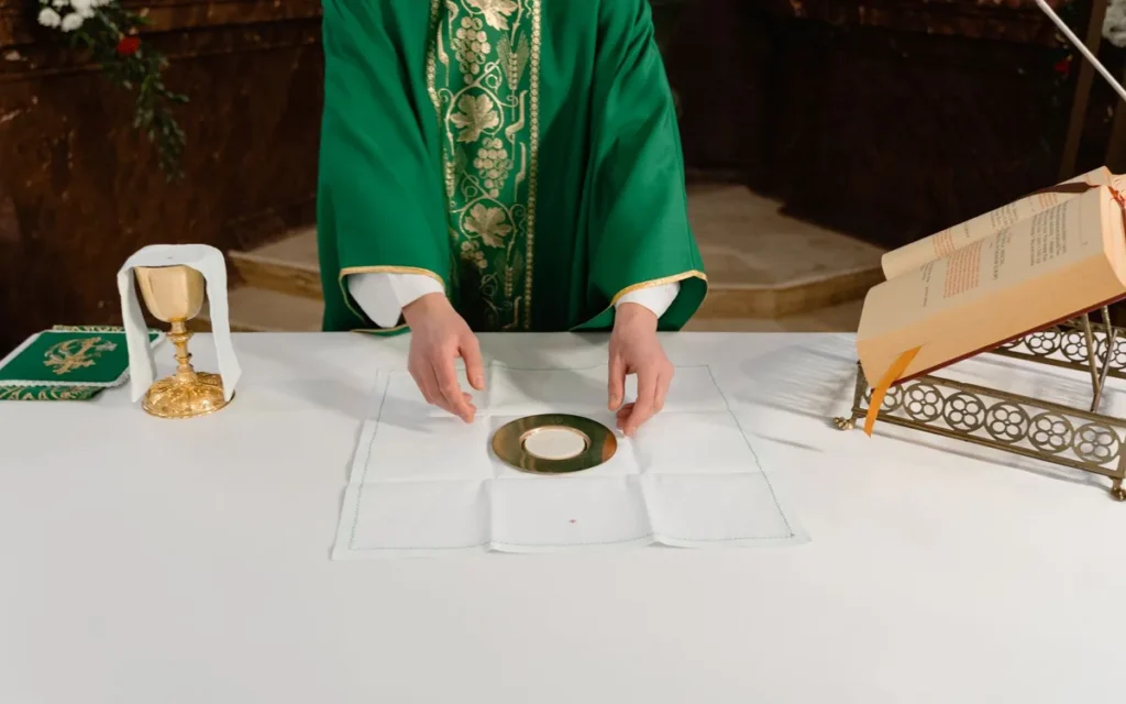 Służba liturgiczna a szacunek do Eucharystii