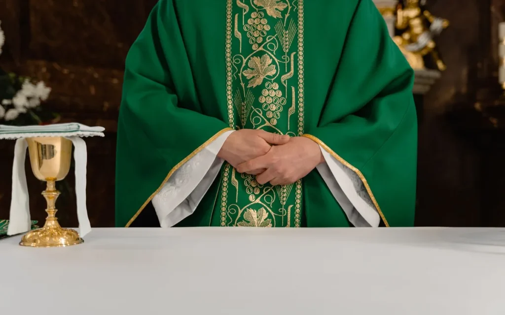 Kolory liturgiczne - co oznaczają i kiedy są używane?