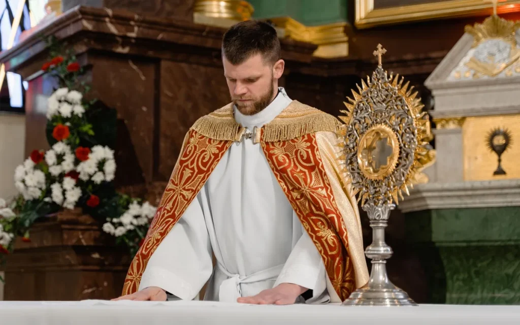 Jak przygotować całodobową adorację i podzielić dyżury?