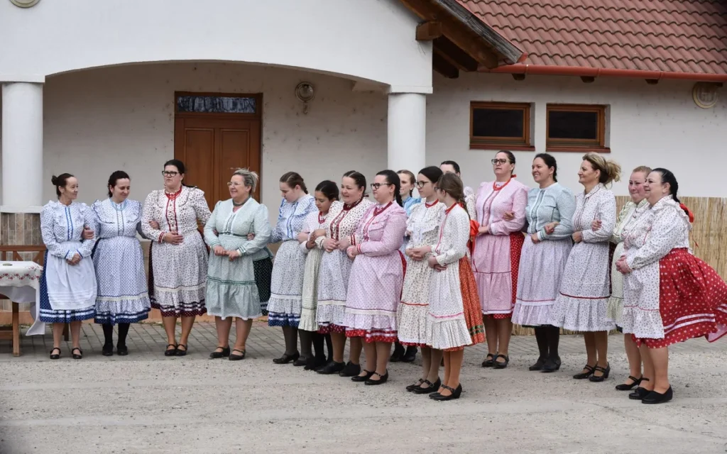 Co zawierają rozdziały 1-4: Prolog, Kana, Nikodem i Samarytanka?
