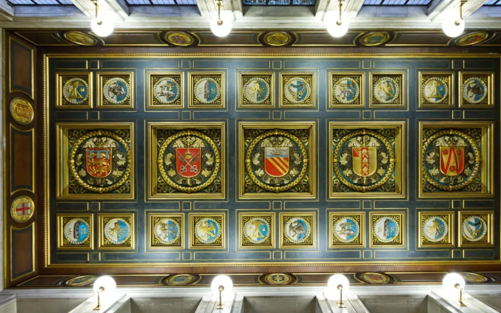 Emblematy na Boże Ciało - co oznaczają hostia, kielich, IHS i monstrancja?